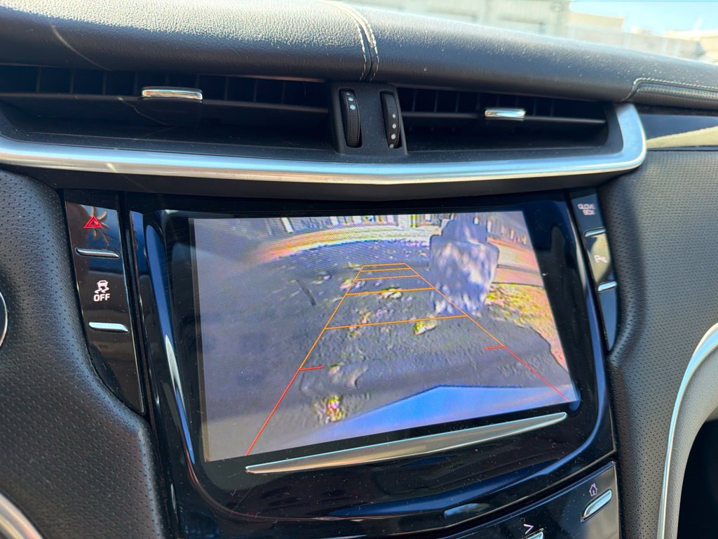 Used 2013 Cadillac XTS Luxury FWD image 18