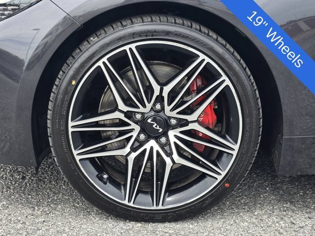 Used 2022 Kia Stinger GT1 w/ Red Interior Color Package RWD image 10