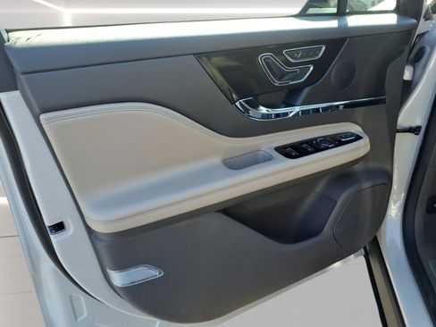 Used 2023 Lincoln Corsair FWD image 8