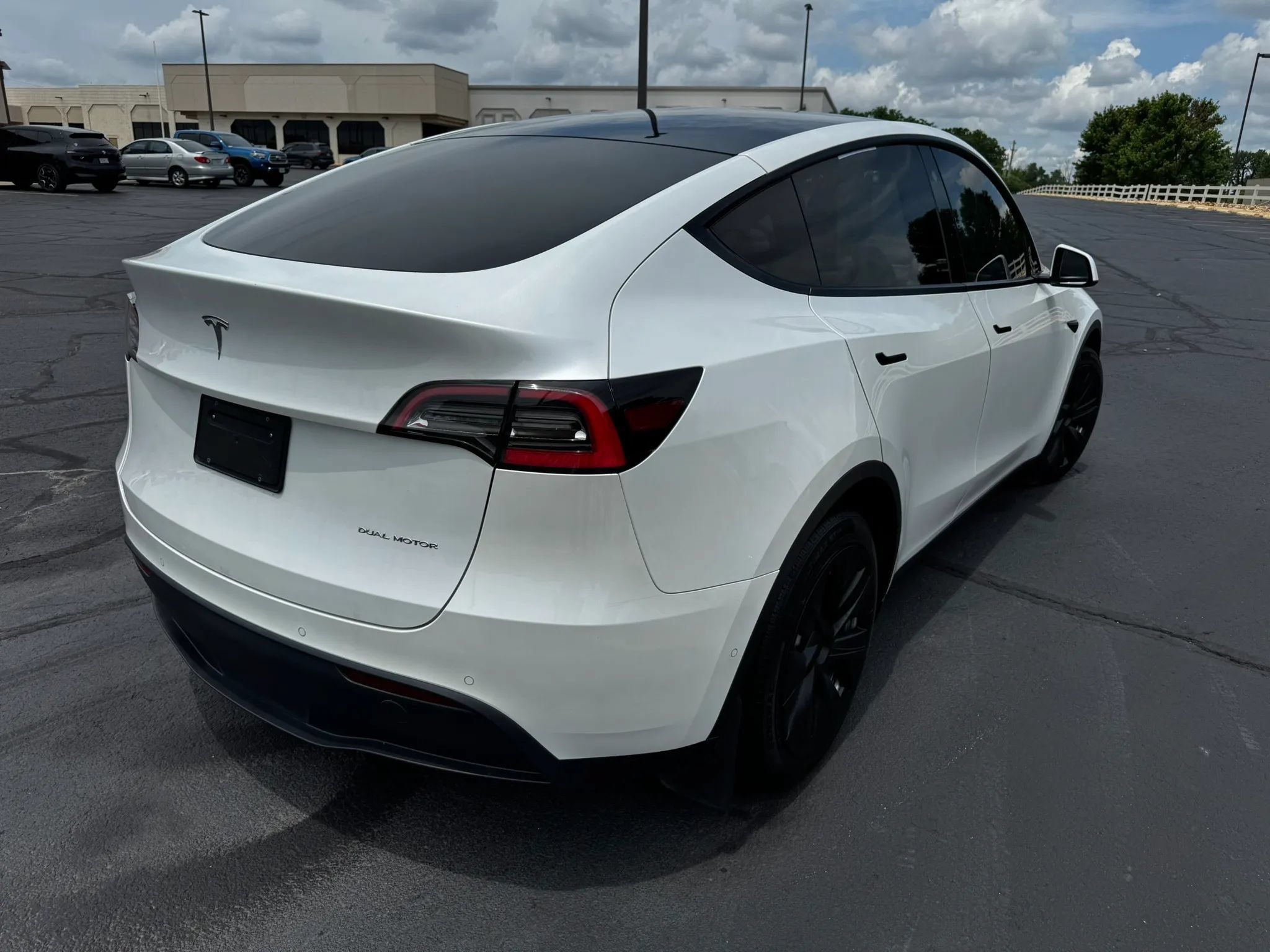 Used 2021 Tesla Model Y Long Range AWD/4WD image 3
