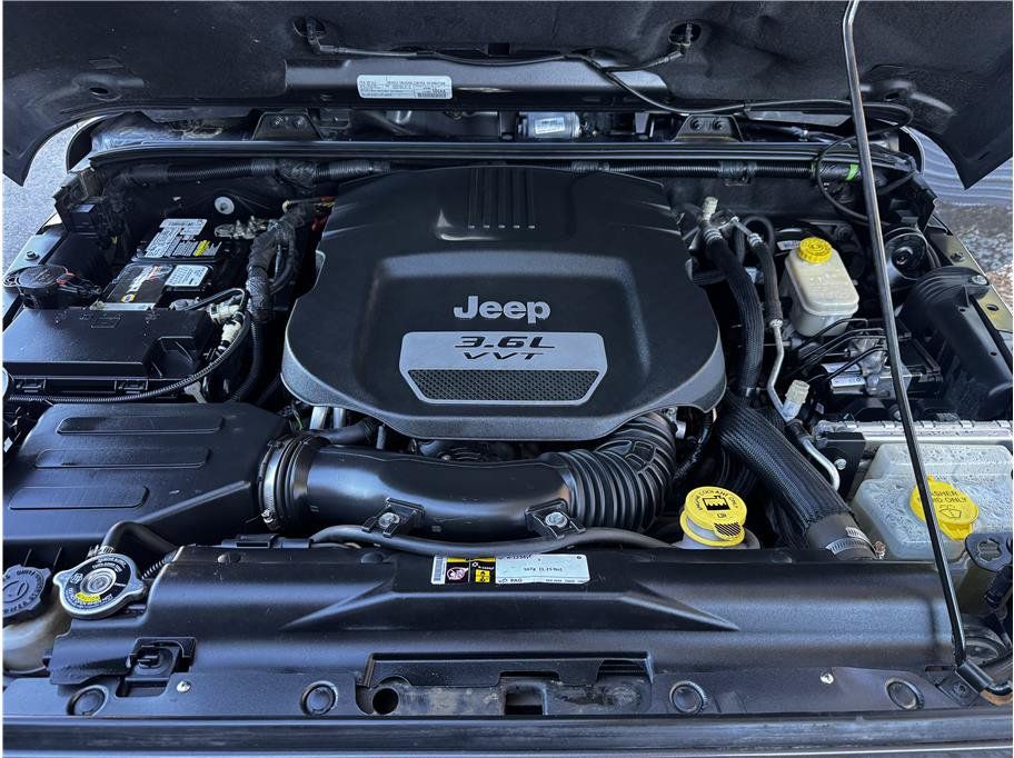 Used 2016 Jeep Wrangler Unlimited Rubicon w/ Connectivity Group AWD/4WD image 24