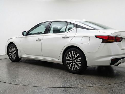Used 2025 Nissan Altima 2.5 SV FWD image 6