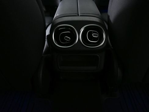 Used 2023 Mercedes-Benz GLC 300 4MATIC image 17