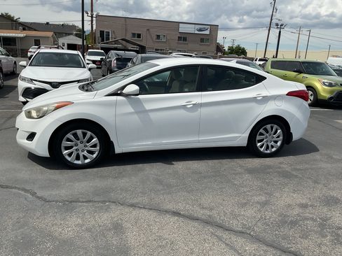 Used 2012 Hyundai Elantra GLS FWD image 5