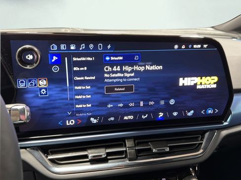 Used 2025 Chevrolet Equinox EV LT w/ Convenience Package FWD image 25