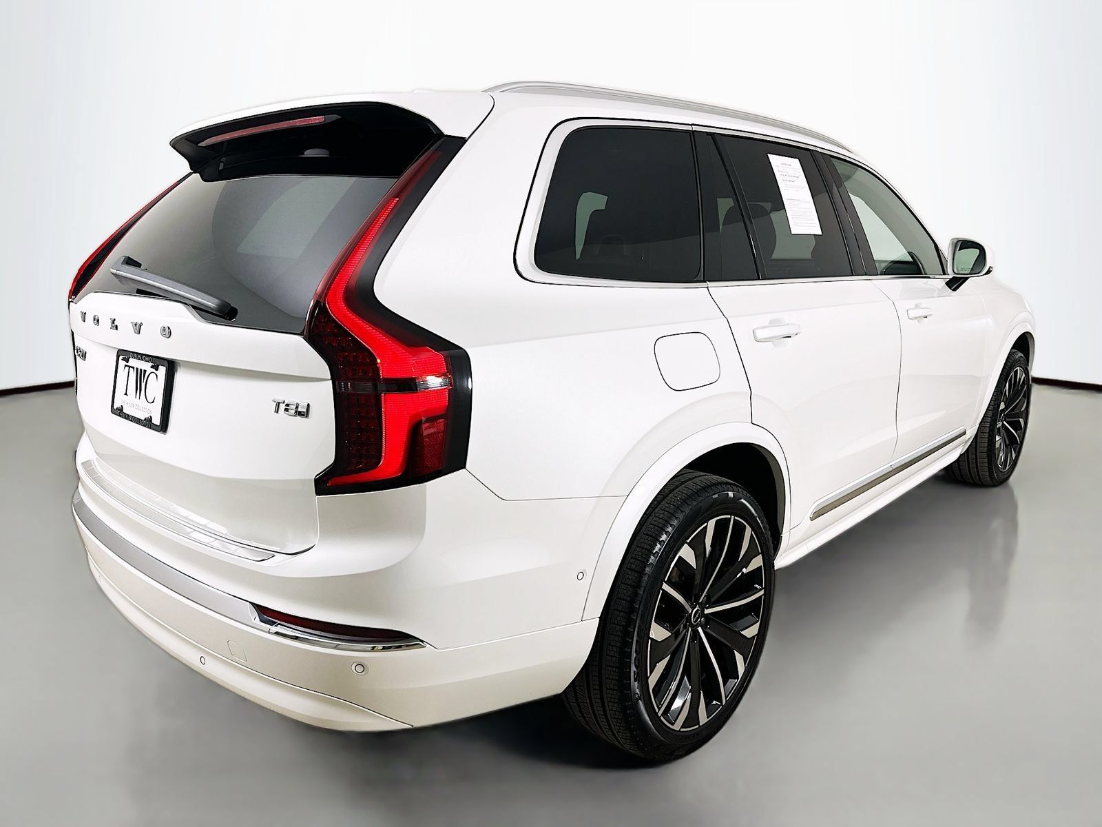 Used 2026 Volvo XC90 T8 Plus w/ Protection Package Premier AWD/4WD image 5