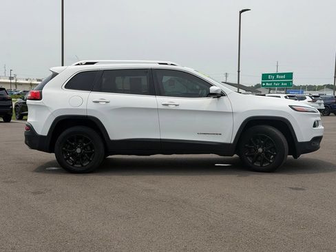 Used 2015 Jeep Cherokee Latitude w/ Cold Weather Group AWD/4WD image 6