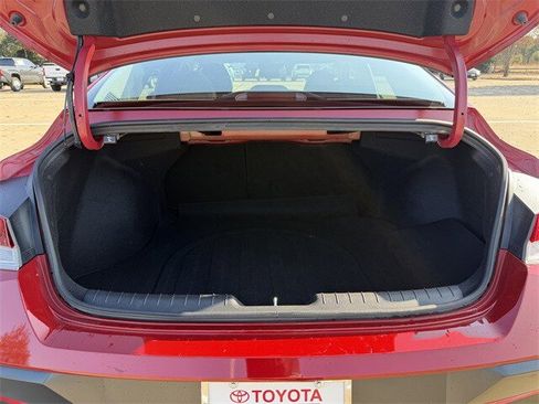 Used 2025 Hyundai Elantra SEL image 30
