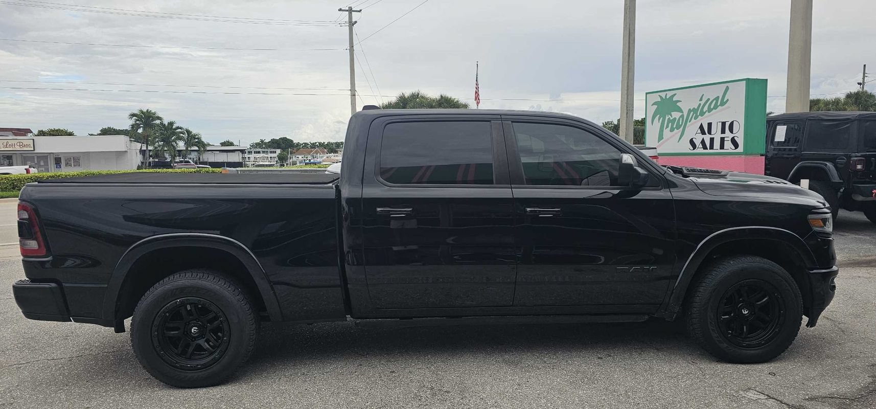 Used 2020 RAM 1500 Limited w/ Black Appearance Package AWD/4WD image 37