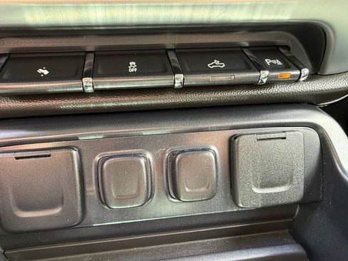 Used 2015 GMC Sierra 1500 SLT w/ SLT Crew Cab Value Package AWD/4WD image 20