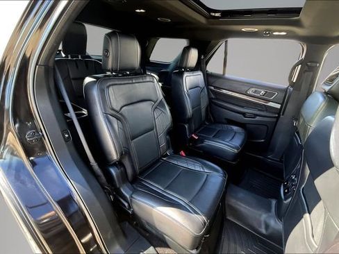 Used 2019 Ford Explorer Platinum AWD/4WD image 25