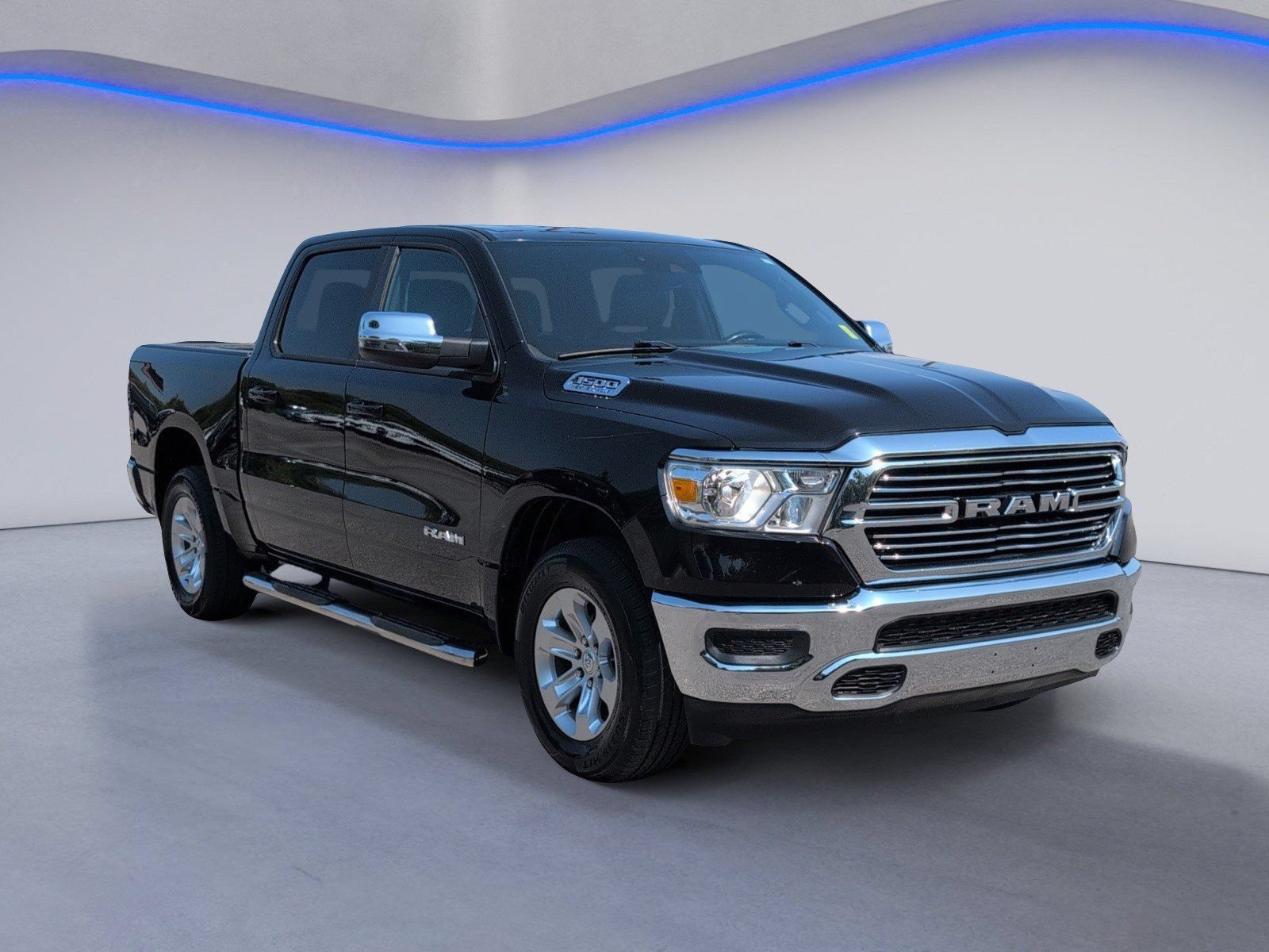 Used 2024 RAM 1500 Laramie AWD/4WD image 10
