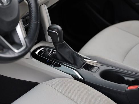 Used 2022 Toyota Corolla Cross LE image 12