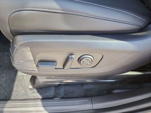 New 2026 Kia Carnival EX FWD image 15