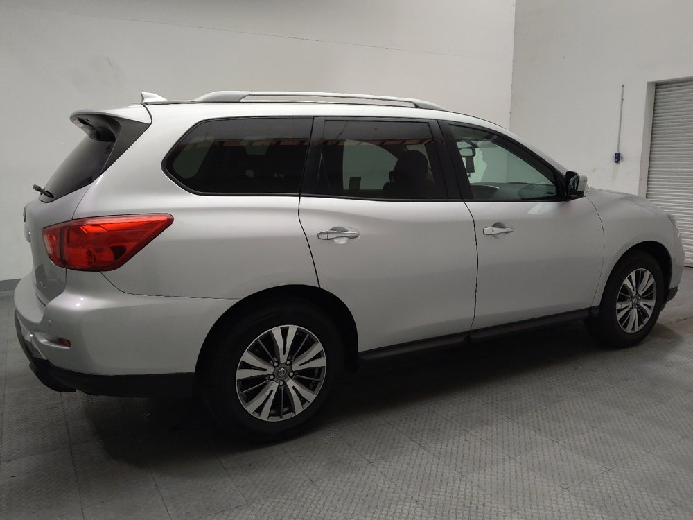 Used 2019 Nissan Pathfinder SL FWD image 10
