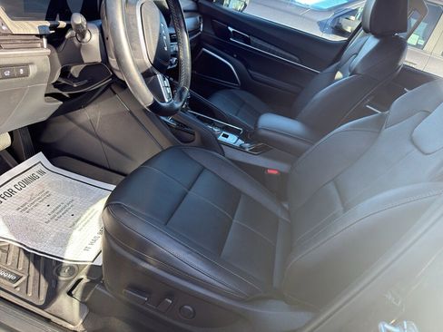 Used 2025 Kia Telluride EX w/ EX Captain's Chair Package image 10