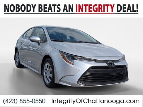 Used 2025 Toyota Corolla LE image 1