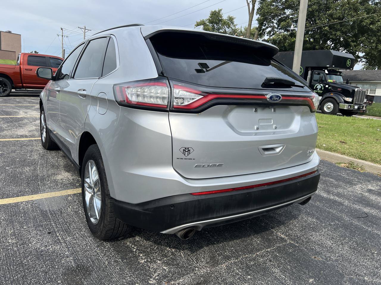 Used 2018 Ford Edge SEL FWD image 3