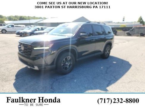 Used 2023 Honda Pilot TrailSport image 1