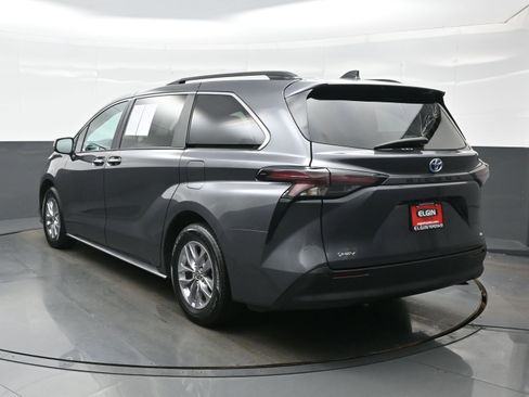Used 2025 Toyota Sienna XLE FWD image 4