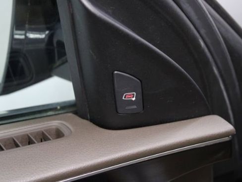 Used 2013 Audi A8 L 3.0T w/ Driver Assistance Pkg image 11