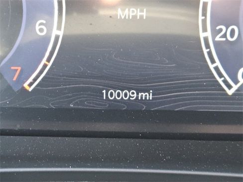 Used 2025 Jeep Grand Cherokee Laredo X image 25