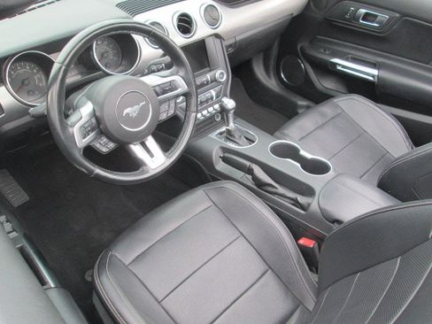 Used 2023 Ford Mustang Premium image 3