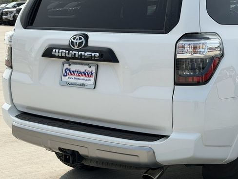 Used 2018 Toyota 4Runner TRD Off-Road Premium AWD/4WD image 6