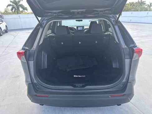Used 2022 Toyota RAV4 LE image 27