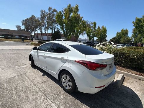 Used 2016 Hyundai Elantra SE FWD image 4
