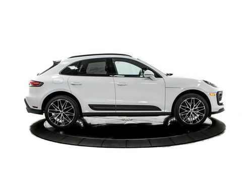 Certified 2026 Porsche Macan AWD/4WD image 8