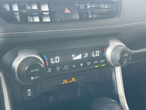 Used 2025 Toyota RAV4 XLE AWD/4WD image 20