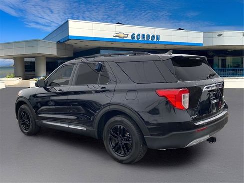 Used 2022 Ford Explorer XLT w/ Equipment Group 202A image 7