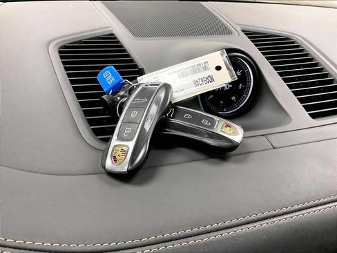 Certified 2022 Porsche Cayenne Turbo AWD/4WD image 21