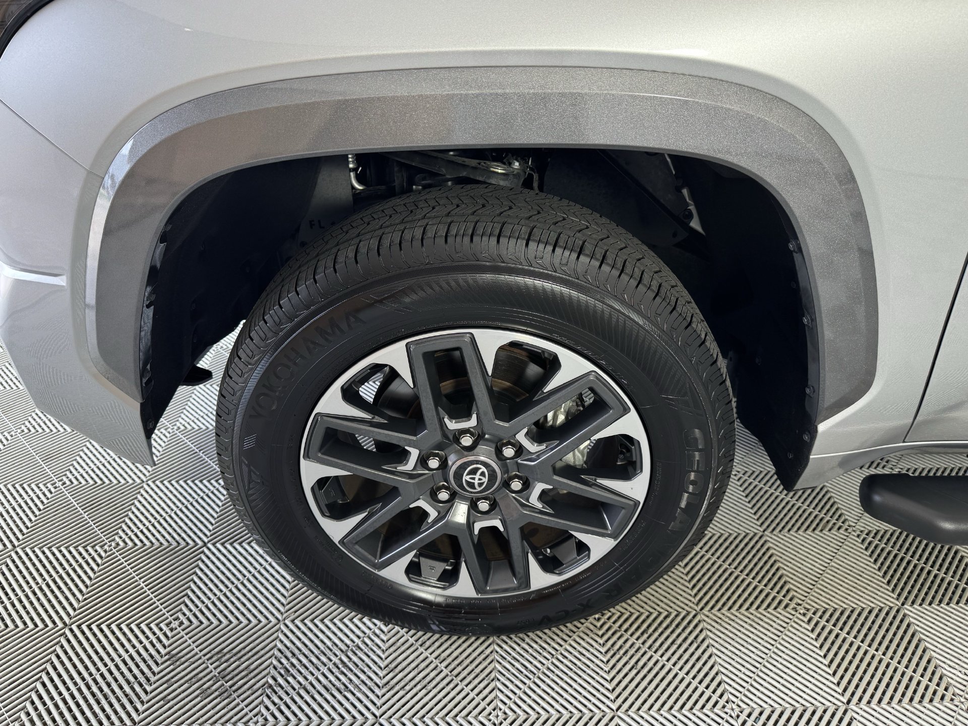 Used 2025 Toyota Tundra Limited w/ Power Package RWD image 31