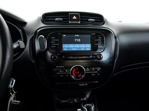 Used 2017 Kia Soul + image 21