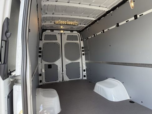 New 2025 Mercedes-Benz Sprinter 4500 image 12