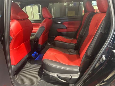 Used 2023 Toyota Highlander XSE FWD image 7