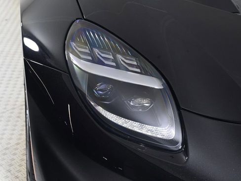 Used 2025 Aston Martin Vanquish image 27