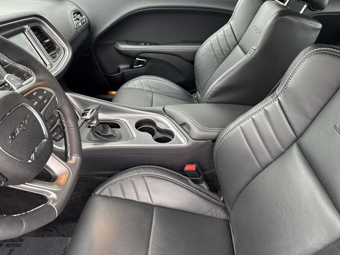 Used 2015 Dodge Challenger SRT Hellcat image 32