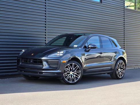 Certified 2025 Porsche Macan AWD/4WD image 1