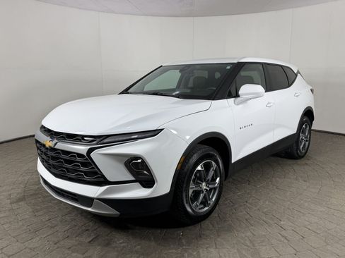 Used 2025 Chevrolet Blazer LT AWD/4WD image 3