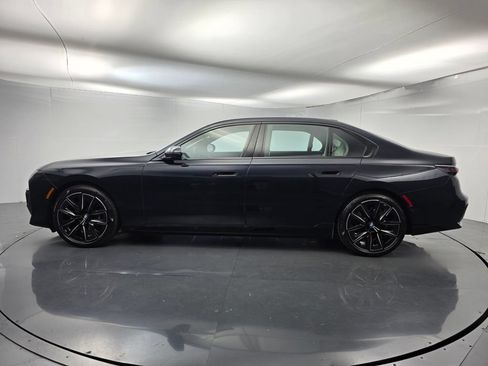 Used 2023 BMW i7 xDrive60 w/ Parking Assistance Package AWD/4WD image 7