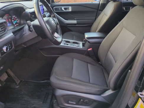 Used 2023 Ford Explorer XLT image 16