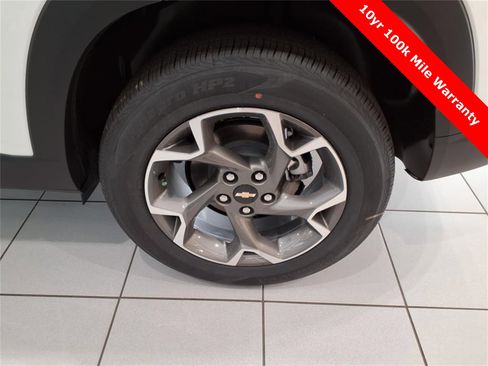 New 2025 Chevrolet Trax LT w/ Driver Confidence Package image 11