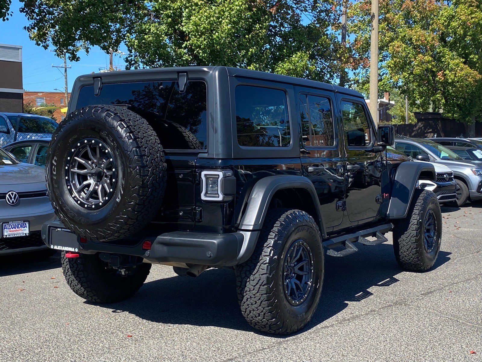 Used 2018 Jeep Wrangler Unlimited Rubicon AWD/4WD image 3