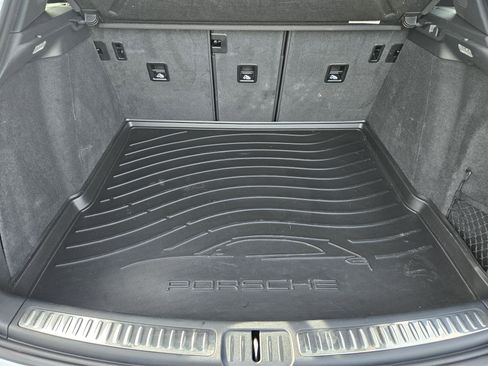 Certified 2025 Porsche Macan image 31