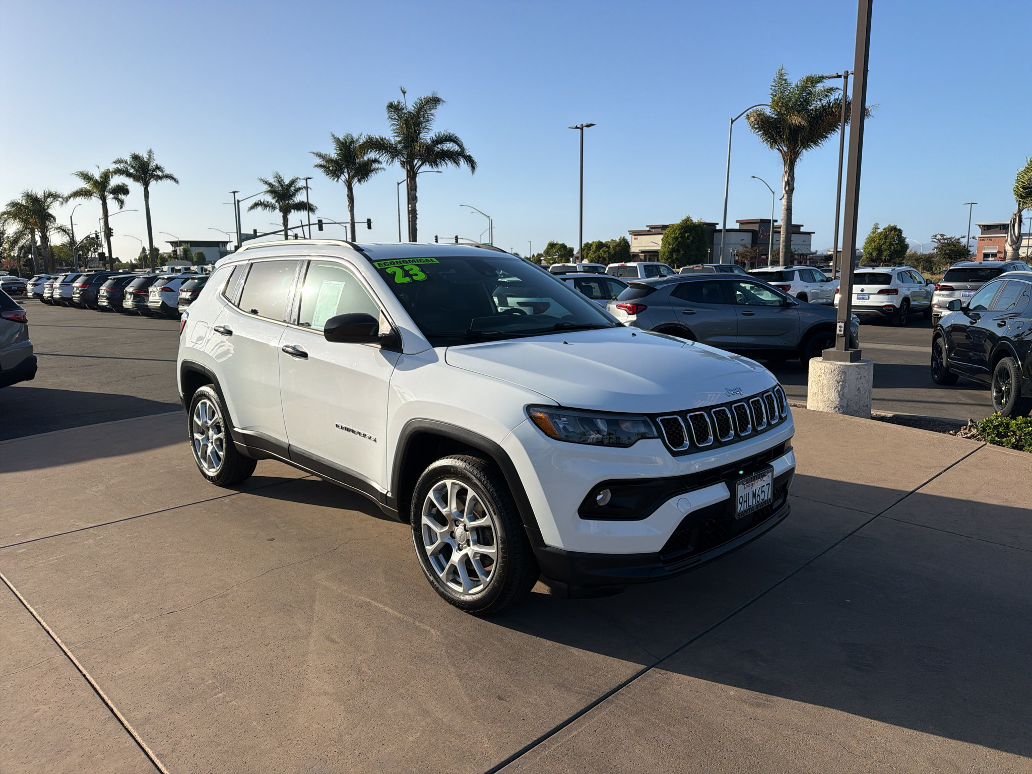 Used 2023 Jeep Compass Latitude AWD/4WD image 3