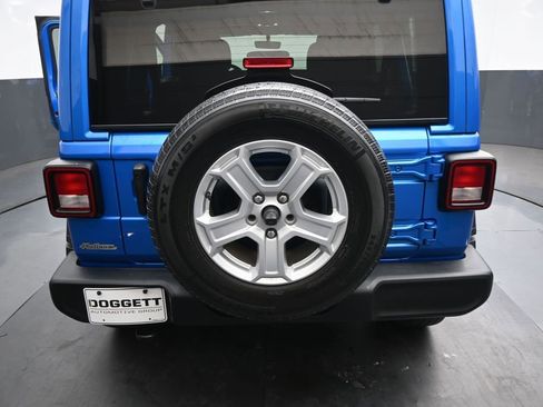 Used 2022 Jeep Wrangler Unlimited Sport w/ Sun And Sound Package AWD/4WD image 12