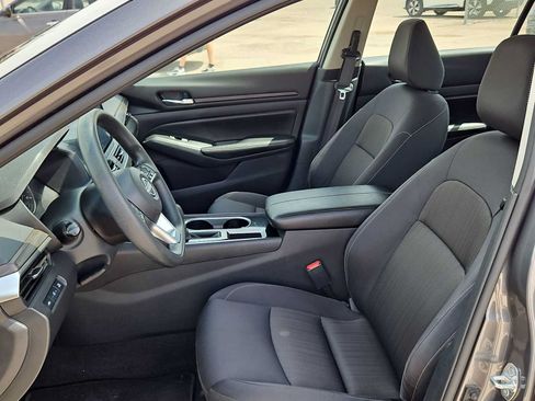 Used 2024 Nissan Altima 2.5 SV FWD image 15